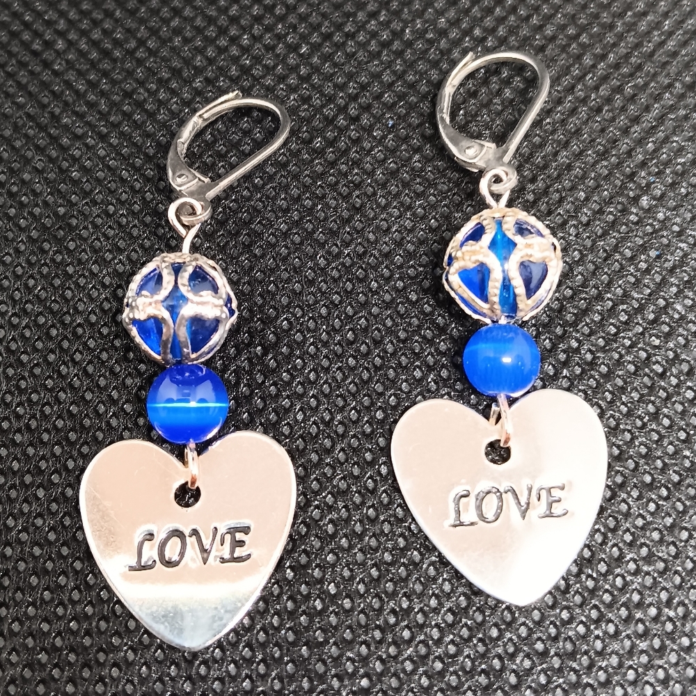 💥 HANDMADE Blue & Silver Tone Heart LOVE Charm Cat's Eye Beaded Dangle Earrings